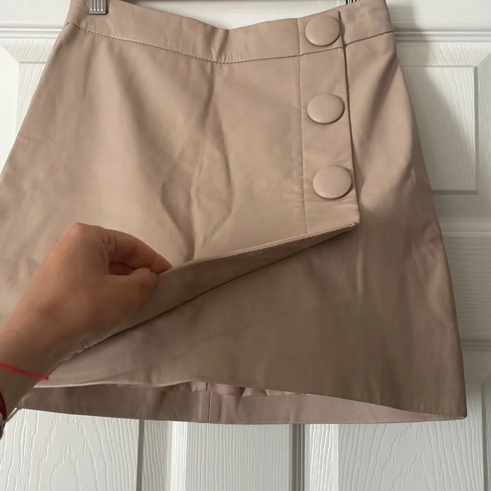 TopShop Leather Nude Skirt - Picture 2 of 6